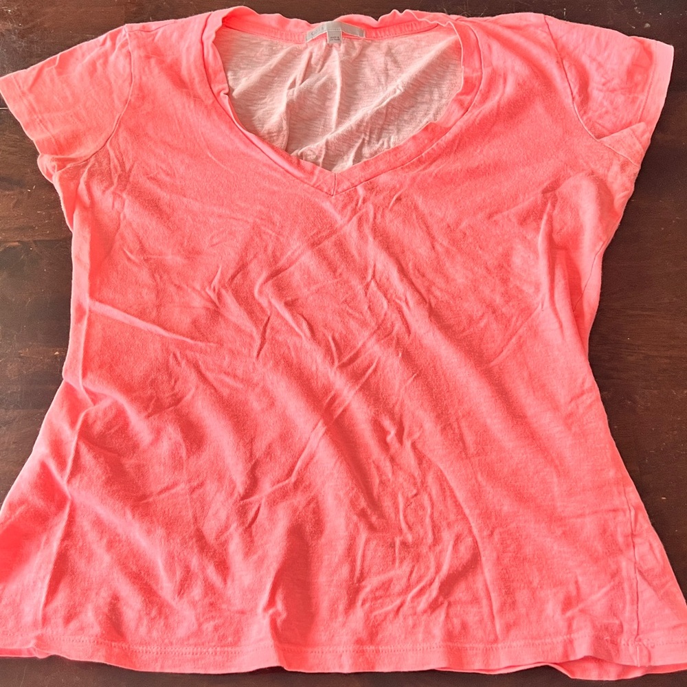 Small Gap V-Neck - Picture 1 of 5